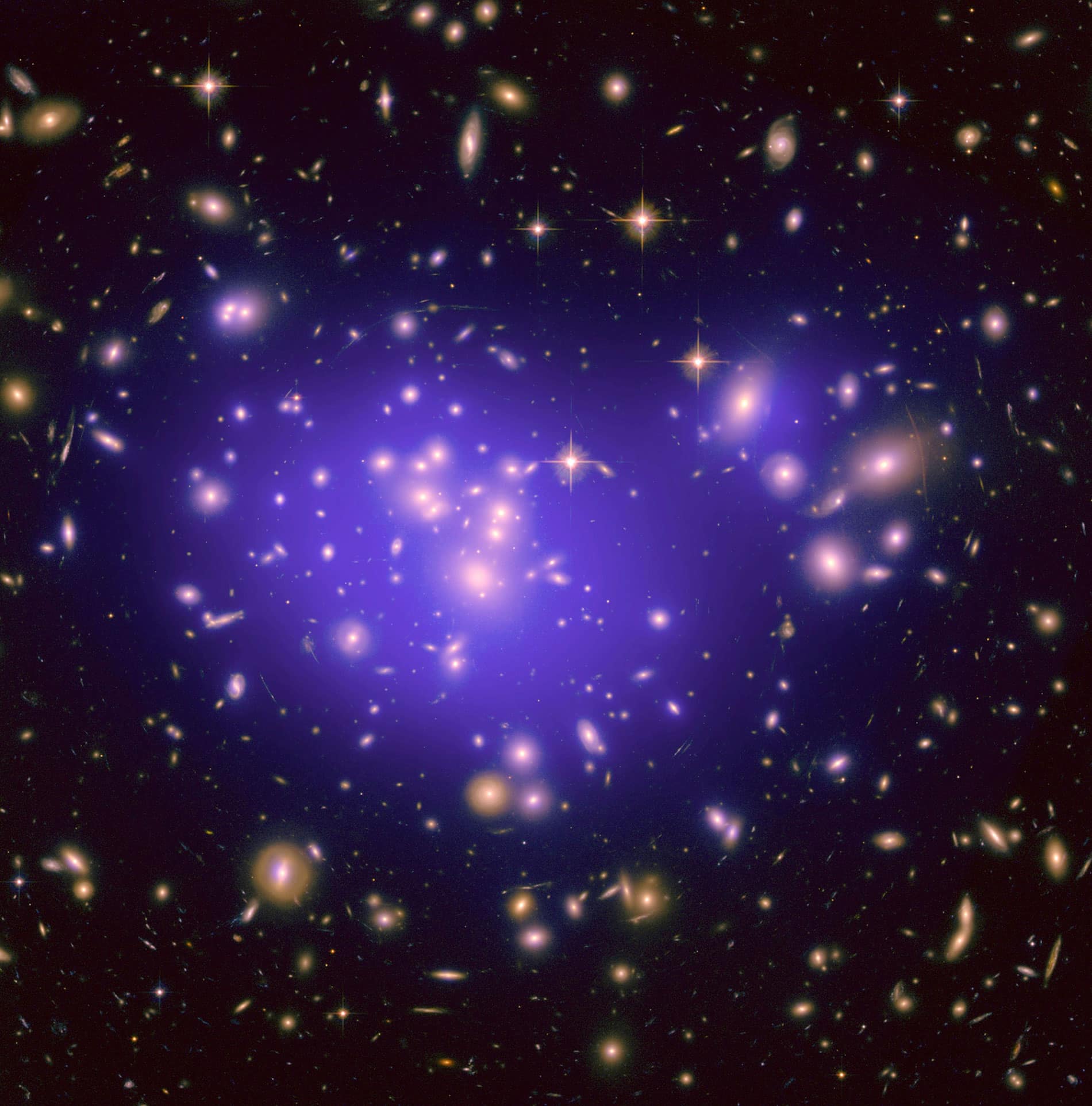 Nuevo estudio sugiere que el cosmos está configurado por la materia oscura