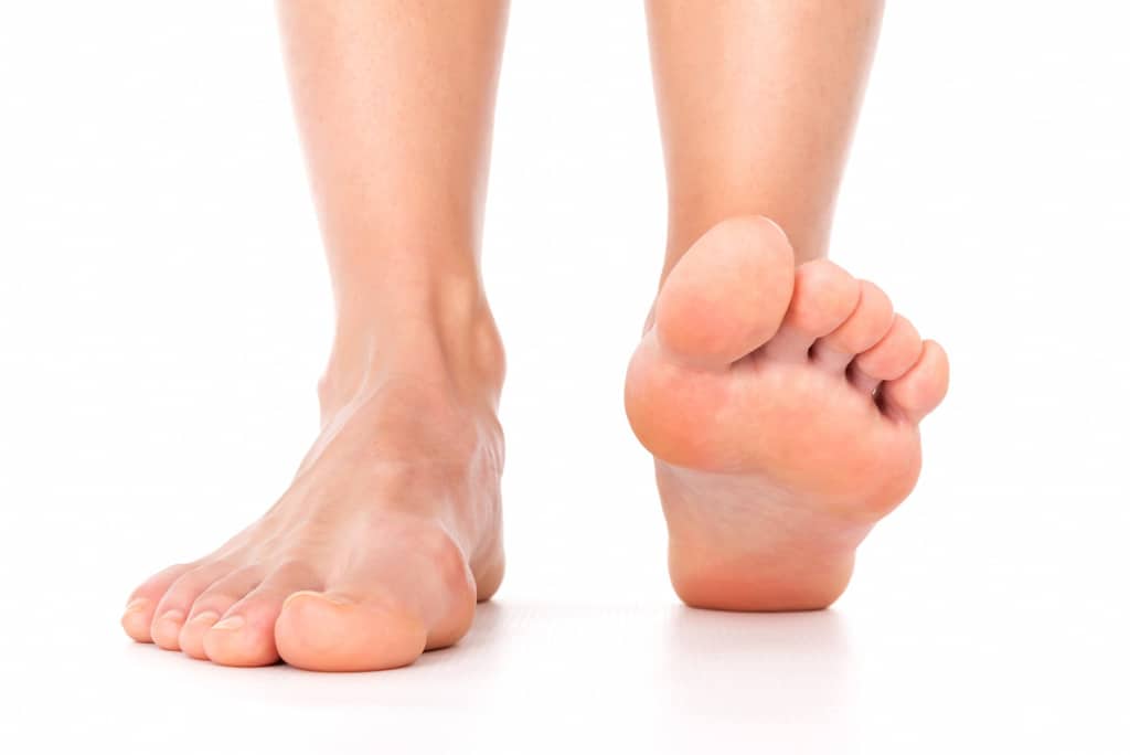 Os mostramos uno de los primeros síntomas que produce en el pie la bacteria come carne