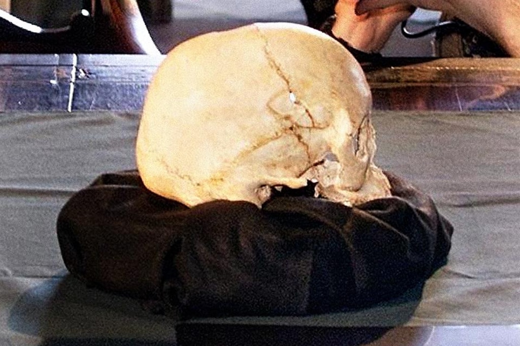 Dicen que han recuperado el segundo cráneo más antiguo de América entre las ruinas del museo quemado en Brasil