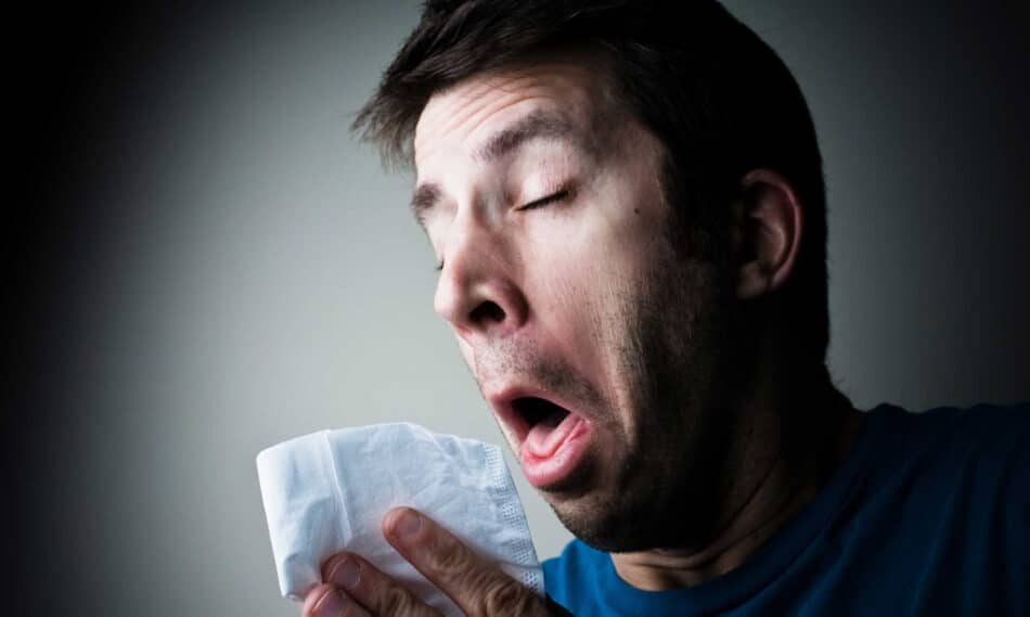 ¿Por qué cerramos los ojos al estornudar?