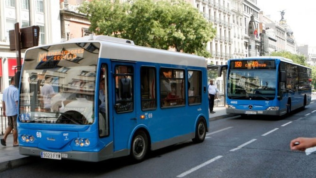 ¿Por qué después de esperar una eternidad siempre vienen dos o más autobuses seguidos?