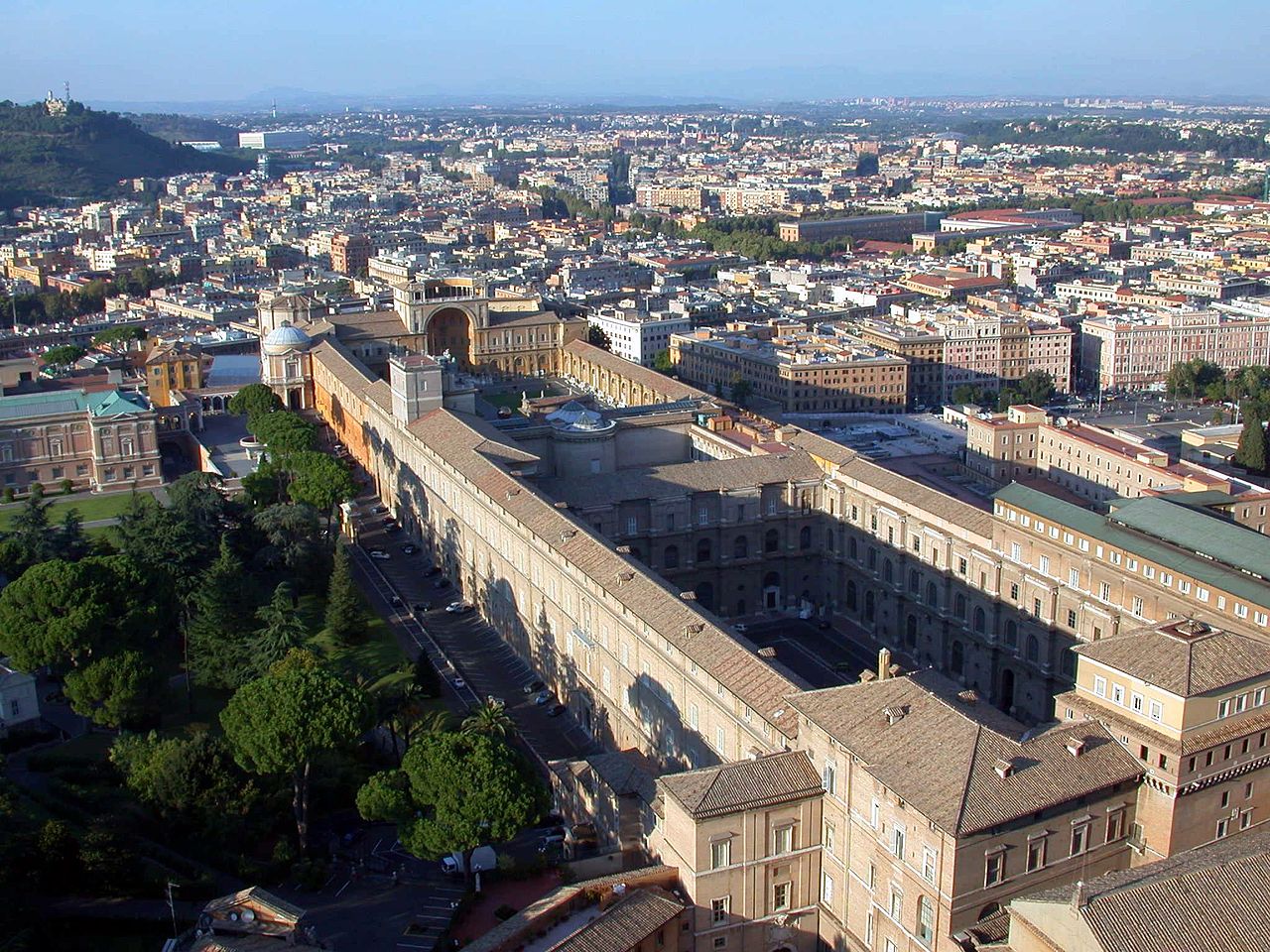 ¿Por qué el Vaticano está pintando un palacio con leche?