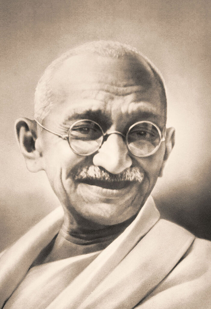 ¿Por qué Gandhi dormía siempre con una joven desnuda? 1 por que gandhi dormia siempre con una joven desnuda ¿Por qué Gandhi dormía siempre con una joven desnuda?