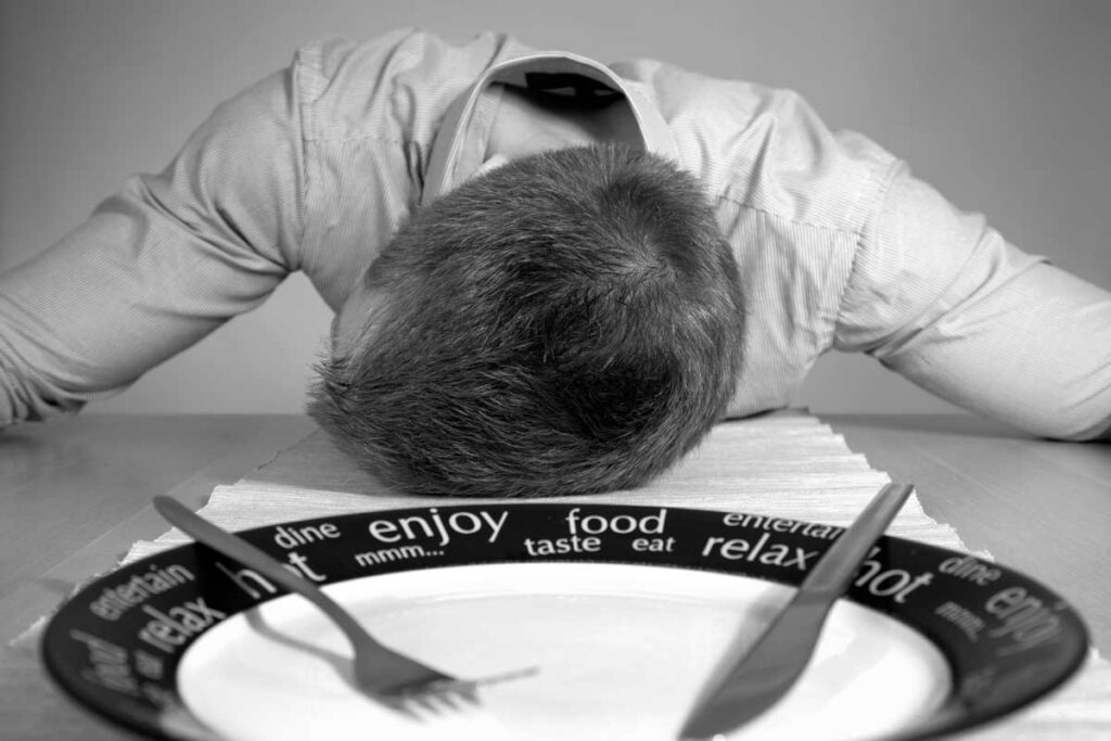 ¿Por qué me entra sueño después de comer? 1 por que me entra sueno despues de comer ¿Por qué me entra sueño después de comer?