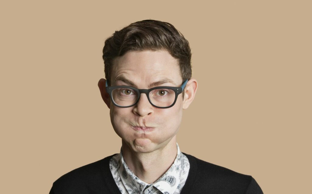 ¿Quieres hablar, pero sientes una rana en la garganta? 1 portrait of mid adult man puffing cheeks over royalty free image 150664343 1564086919 ¿Quieres hablar, pero sientes una rana en la garganta?