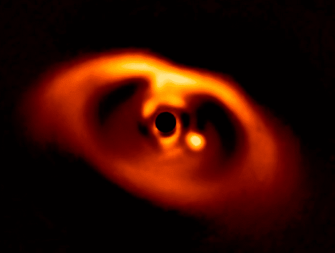 Primera imagen de un planeta recién nacido