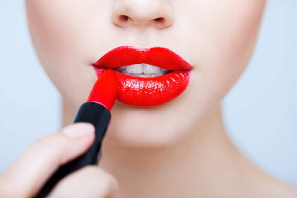 ¿Puede contagiarte el herpes un lápiz de labios?