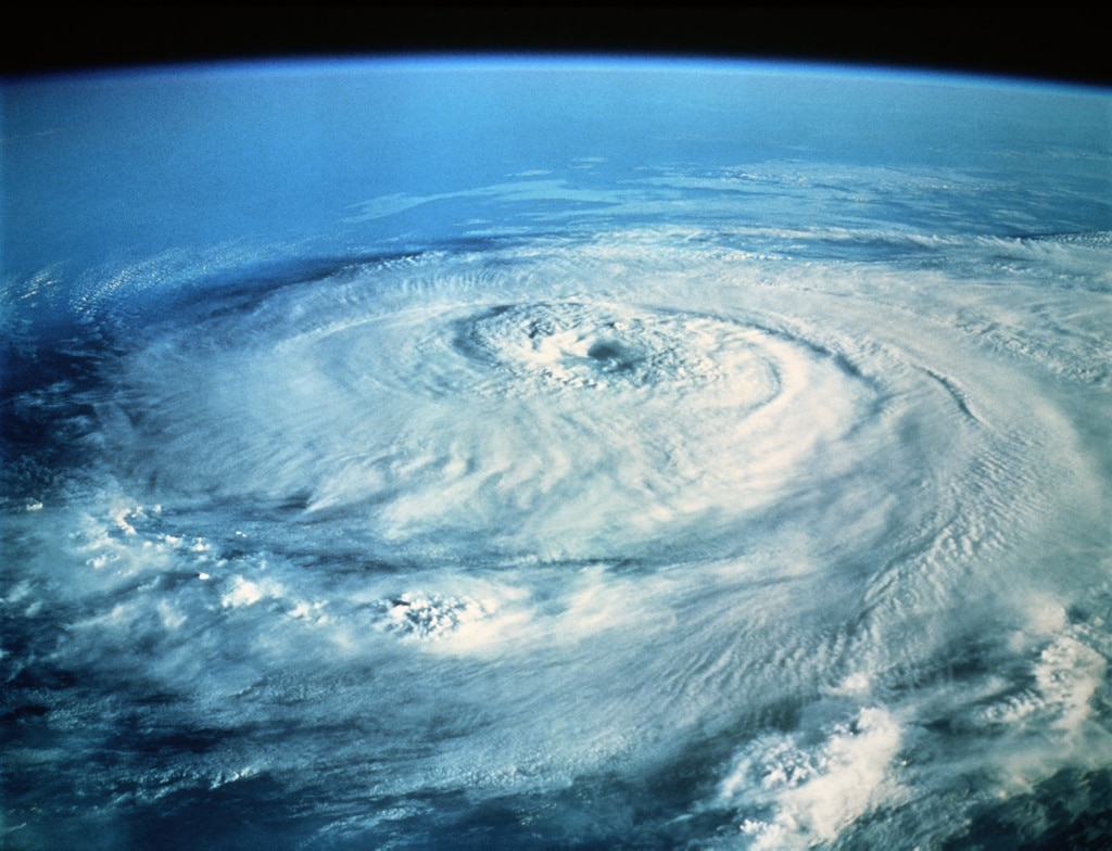 ¿Qué ocurre cuando chocan dos huracanes?