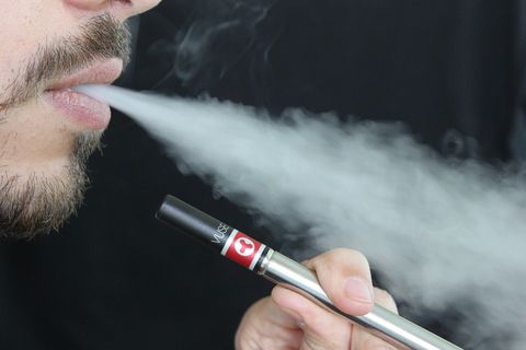 ¿Hay aromas de cigarrillos electrónicos más dañinos que otros?