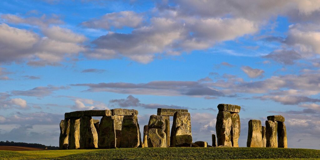 El gran enigma de Stonehenge podría estar a punto de resolverse 1 scenic view of stonehenge in field against cloudy royalty free image 685112277 1550066388 El gran enigma de Stonehenge podría estar a punto de resolverse