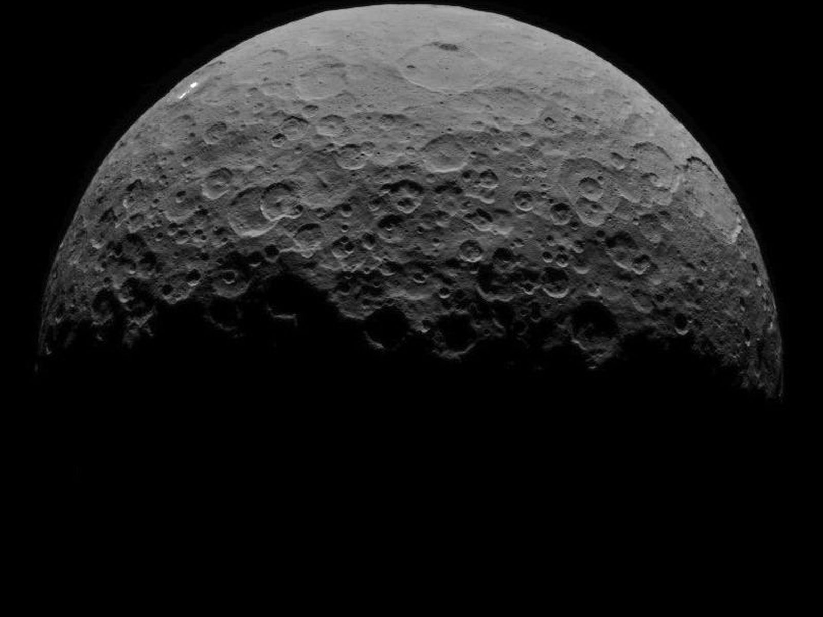Sobrevuela Ceres gracias a este vídeo de la NASA