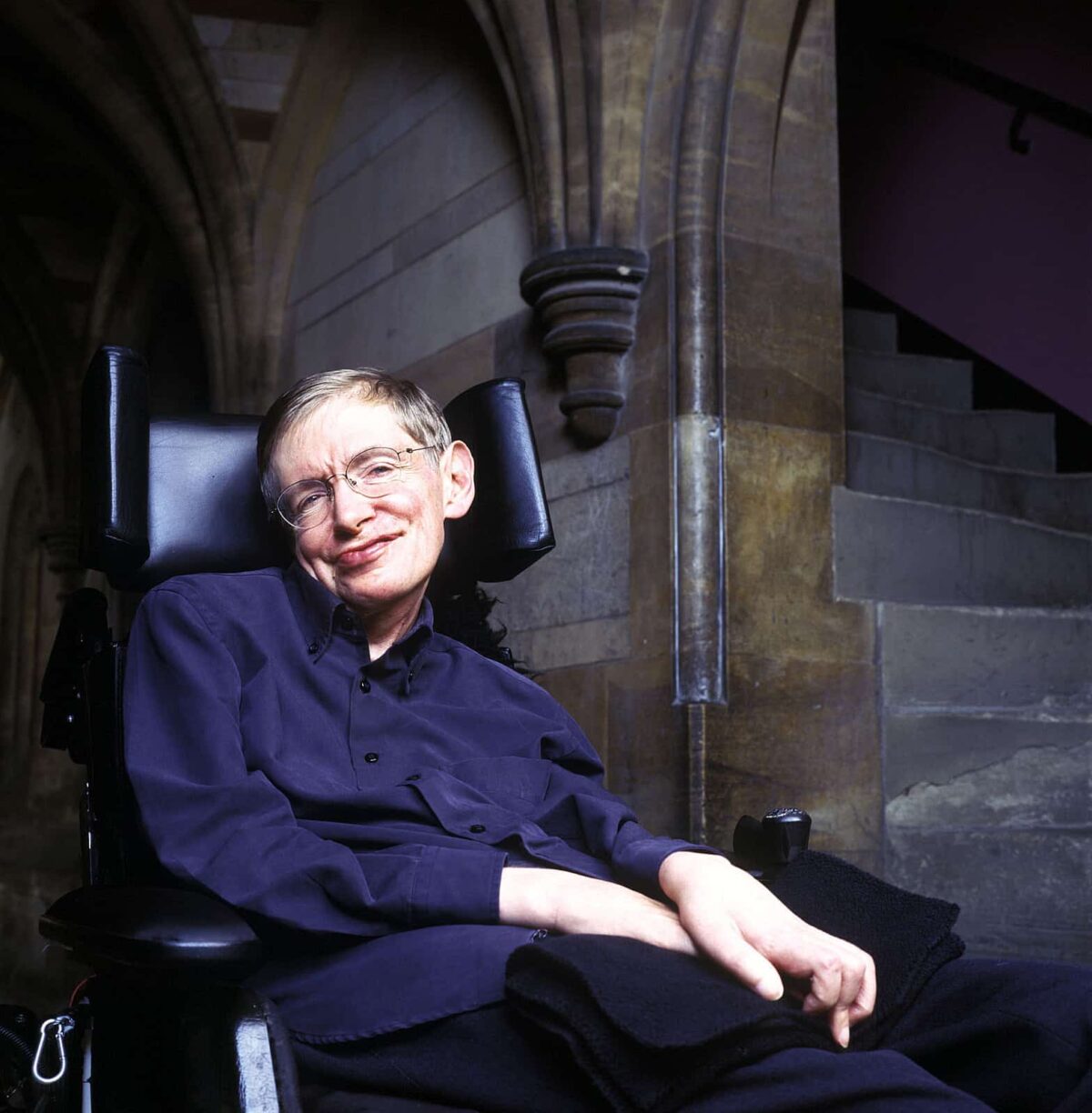 Stephen Hawking quiere ser un villano Bond