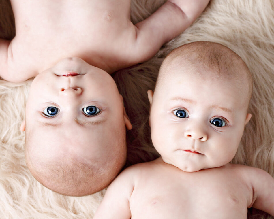 ¿Tendrían dos parejas de gemelos hijos idénticos?