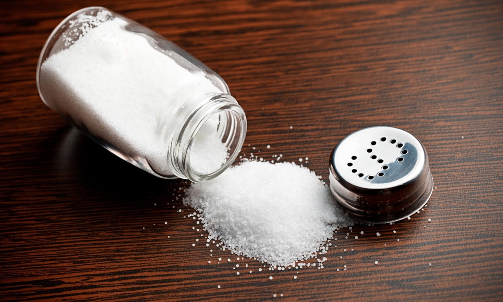 Tomar demasiada sal reduce y daña nuestra inteligencia