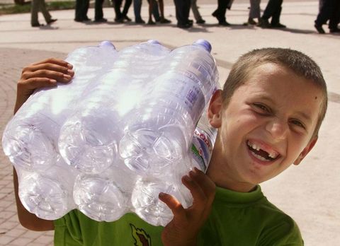 ¿Por qué tus hijos e hijas deberían beber más agua?