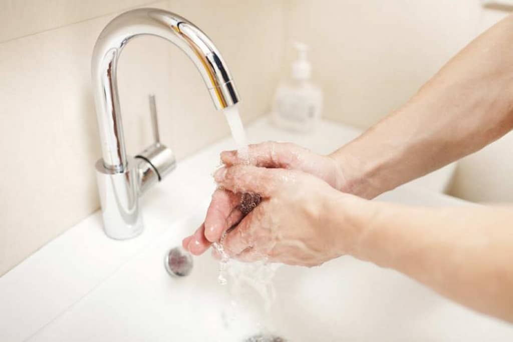 Un estudio revela que todos cometemos dos grandes errores al lavarnos las manos