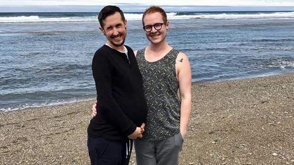 Un hombre transgénero está embarazado de tres meses