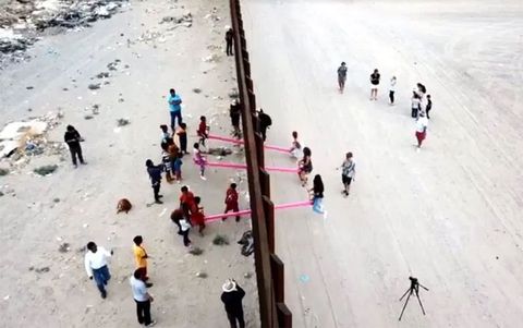 Los niños se enfrentan a Trump en la frontera. Y le ganan