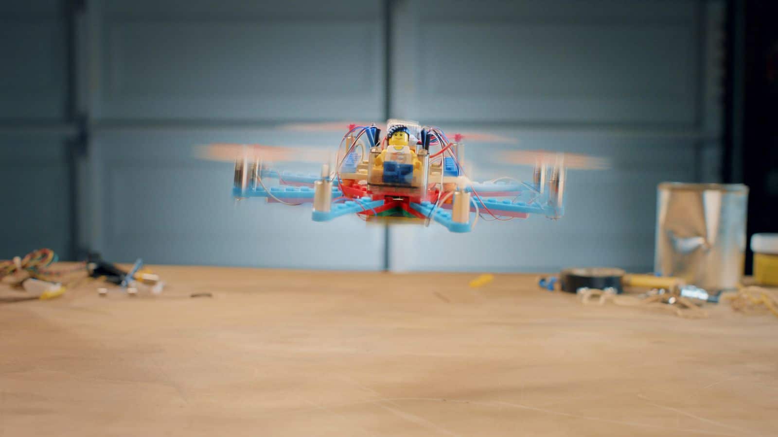 Ya puedes tener tu dron de LEGO