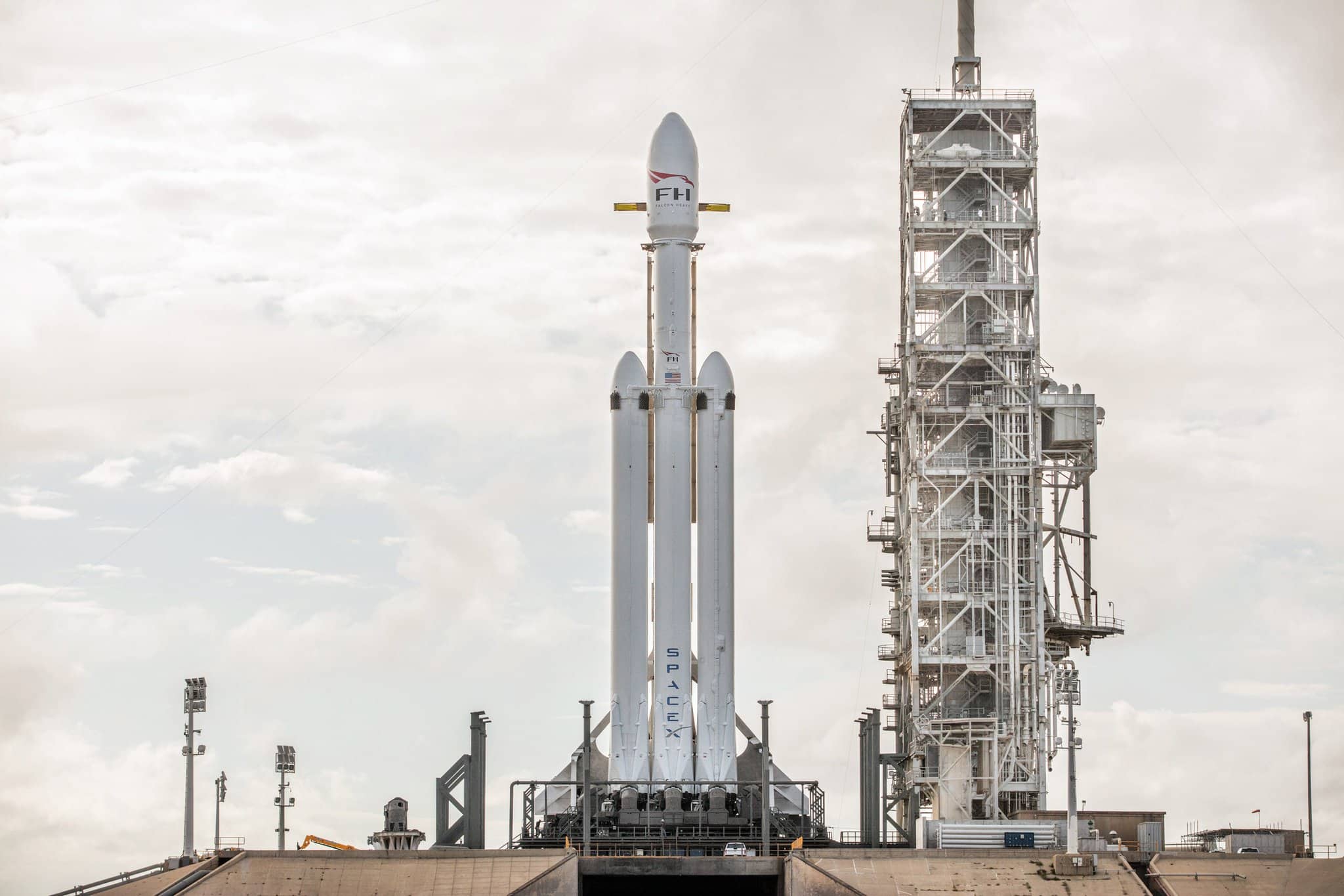 Ya tenemos fecha de lanzamiento del Falcon Heavy de SpaceX: el 6 de febrero