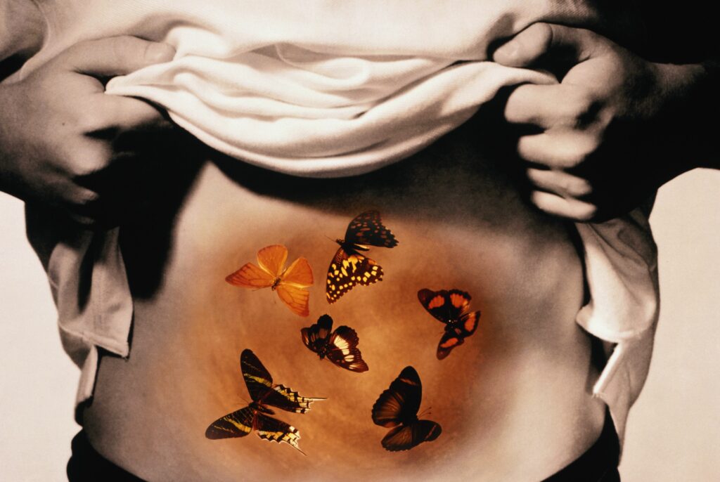 ¿Por qué sentimos 'mariposas en el estómago'? 1 young man with butterflies in stomach high res stock photography BC0077 003 1552509809 ¿Por qué sentimos 'mariposas en el estómago'?
