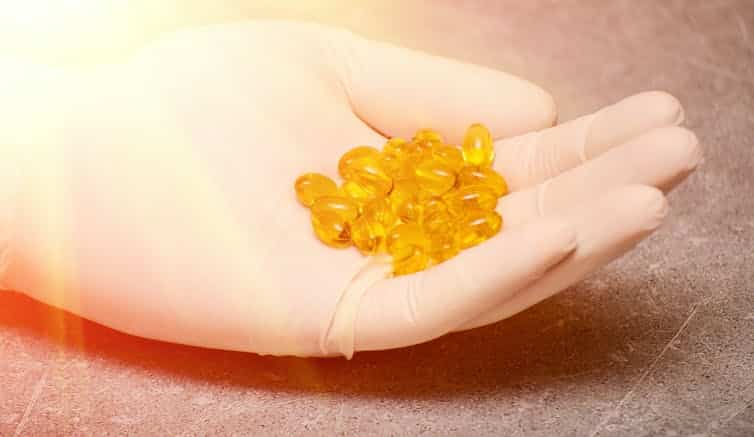 ¿Pueden los suplementos con vitamina D prevenir o curar la COVID-19?