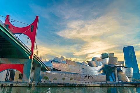 El cielo sobre el Guggenheim de Bilbao