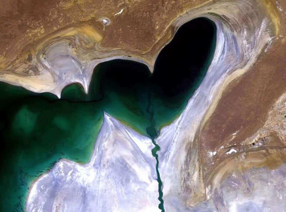 Un corazón verde visto desde el espacio