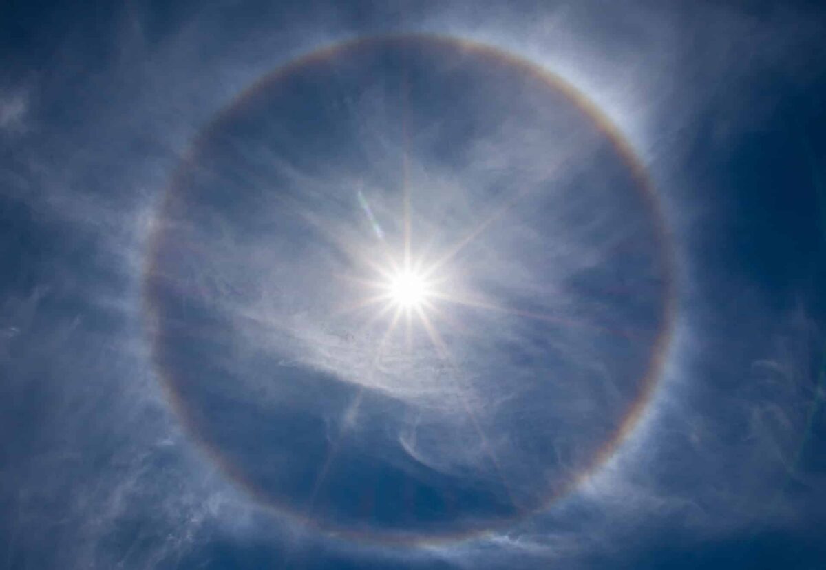 ¿Qué son los halos solares? La explicación tras los llamativos círculos alrededor del Sol