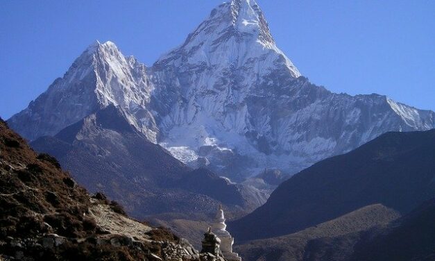 El Everest se ve desde Katmandú por primera vez en décadas
