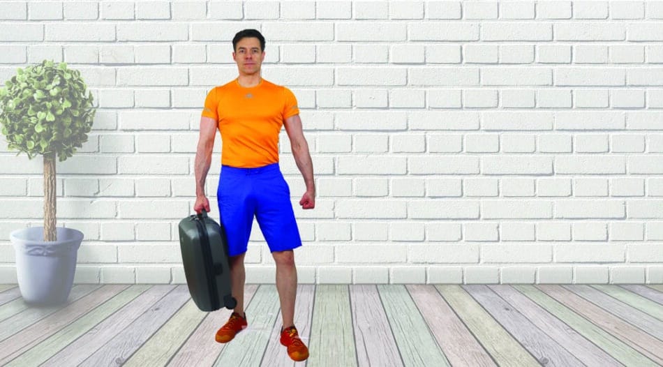 Haz las maletas, que vamos a entrenar: ejercicios de fuerza en casa con una maleta