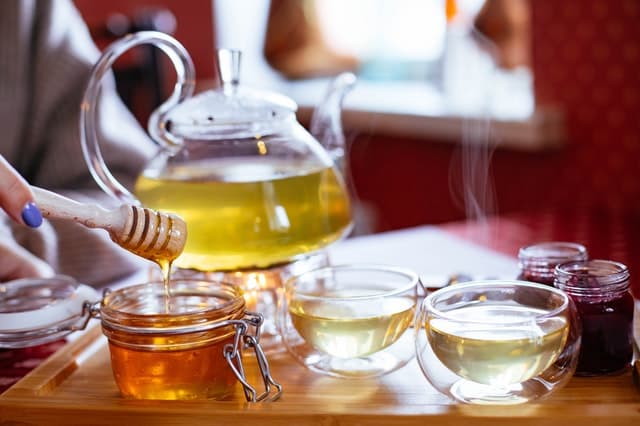 La miel puede ser mejor que los fármacos para la tos durante el resfriado