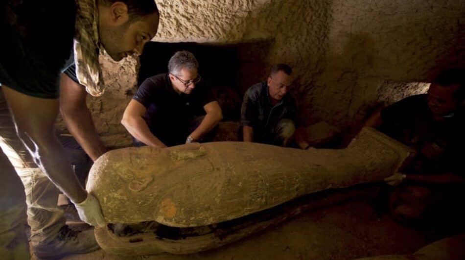 Encontrados en Egipto trece sarcófagos sellados de 2.500 años de antigüedad