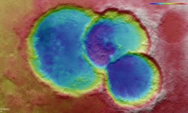 ¿Cómo se formó este extraño triple cráter en Marte?