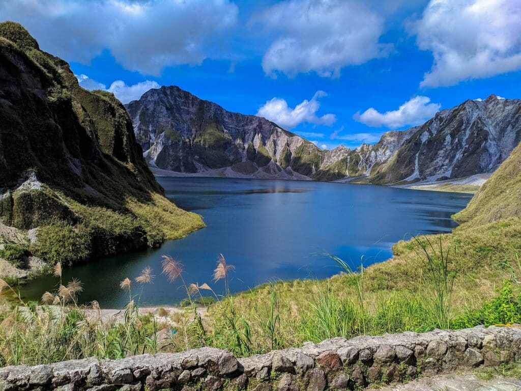 pinatubo lake
