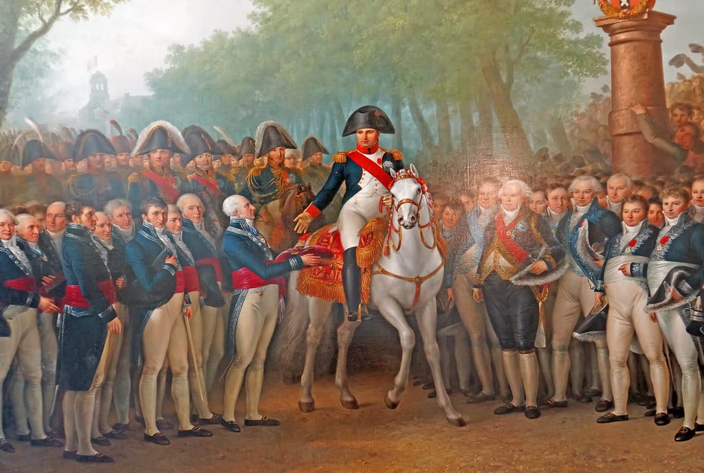 Napoleón y sus tropas con sombrero de tres picos