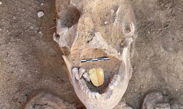Las momias con lengua de oro