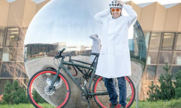 Recorrer el mundo en bici para enseñar ciencia donde la ciencia no llega