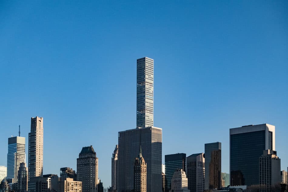 Grietas y goteras en un rascacielos para ultrarricos de Nueva York