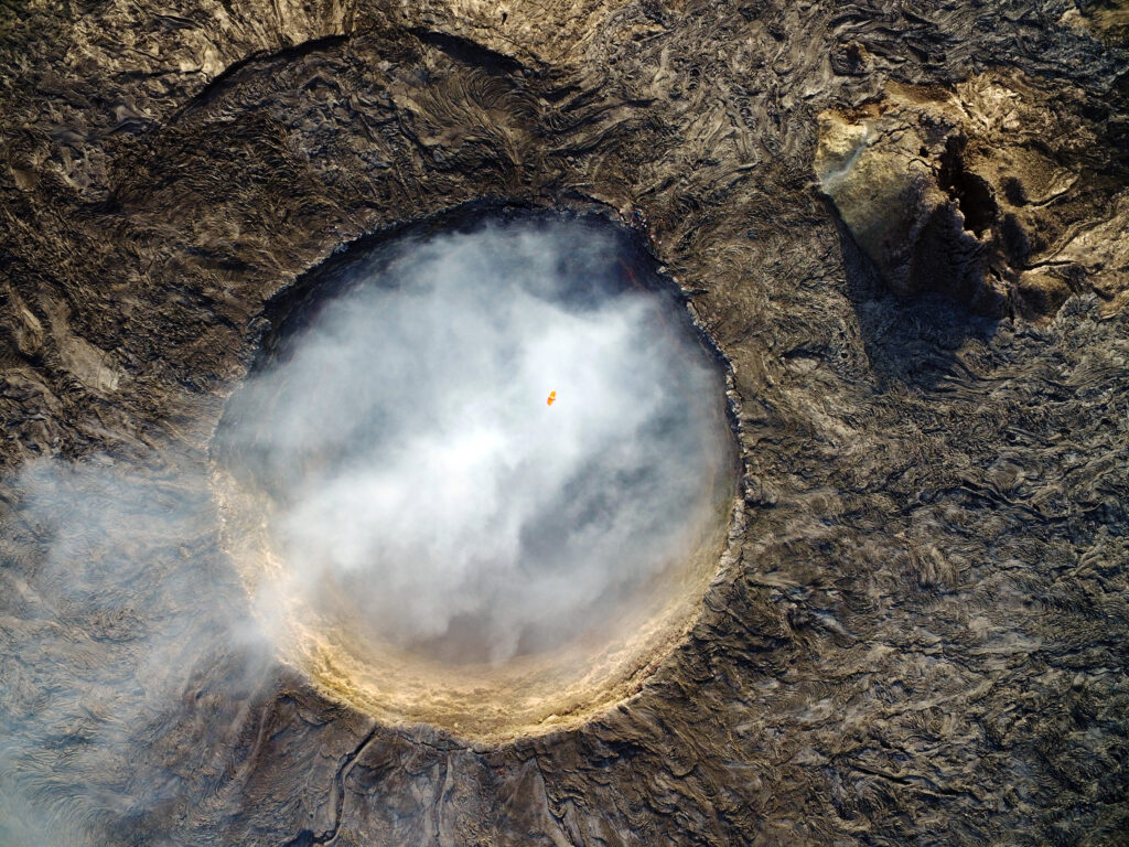 volcan fotografiado por un dron