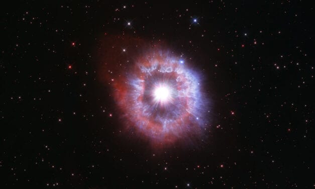 Hubble captura una estrella monstruosa al borde de la destrucción