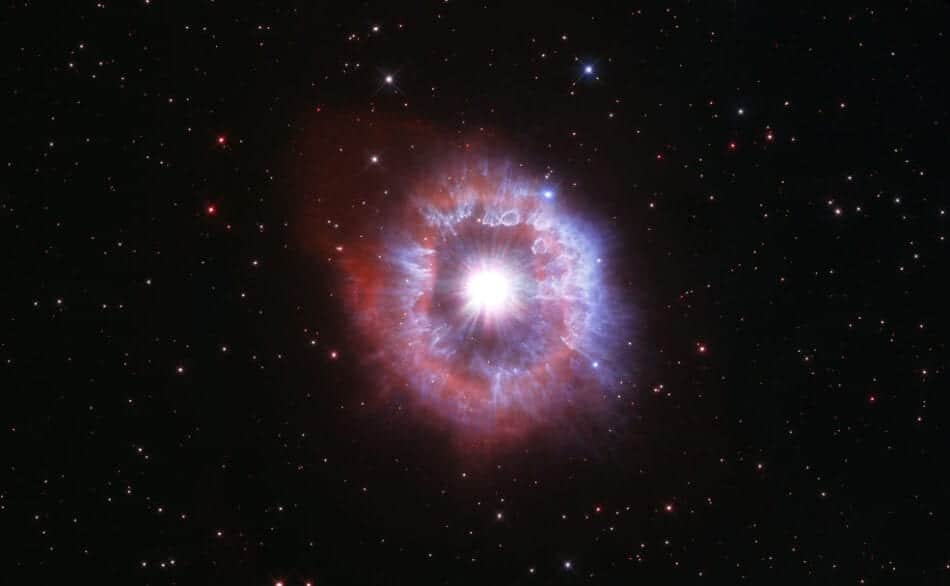 Hubble captura una estrella monstruosa al borde de la destrucción
