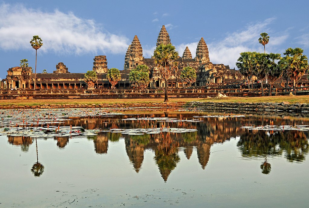 s el templo hinduista más grande y también el mejor conservado de los que integran el asentamiento de Angkor
