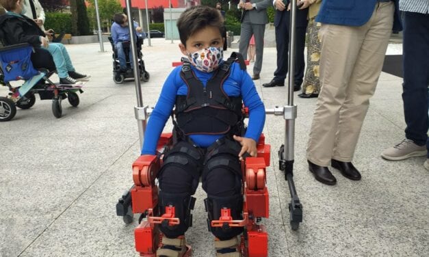 Ya es posible comprar el exoesqueleto español para niños