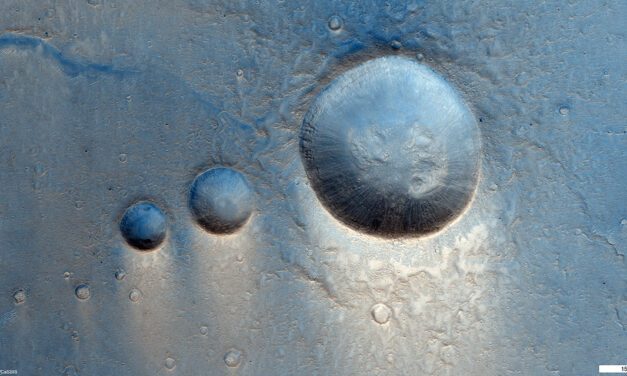 El trío de cráteres azules de Marte