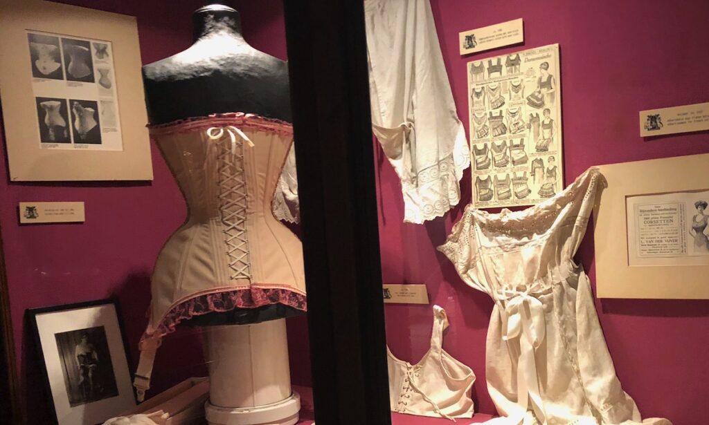 sexmuseum amsterdam lencería victoriana