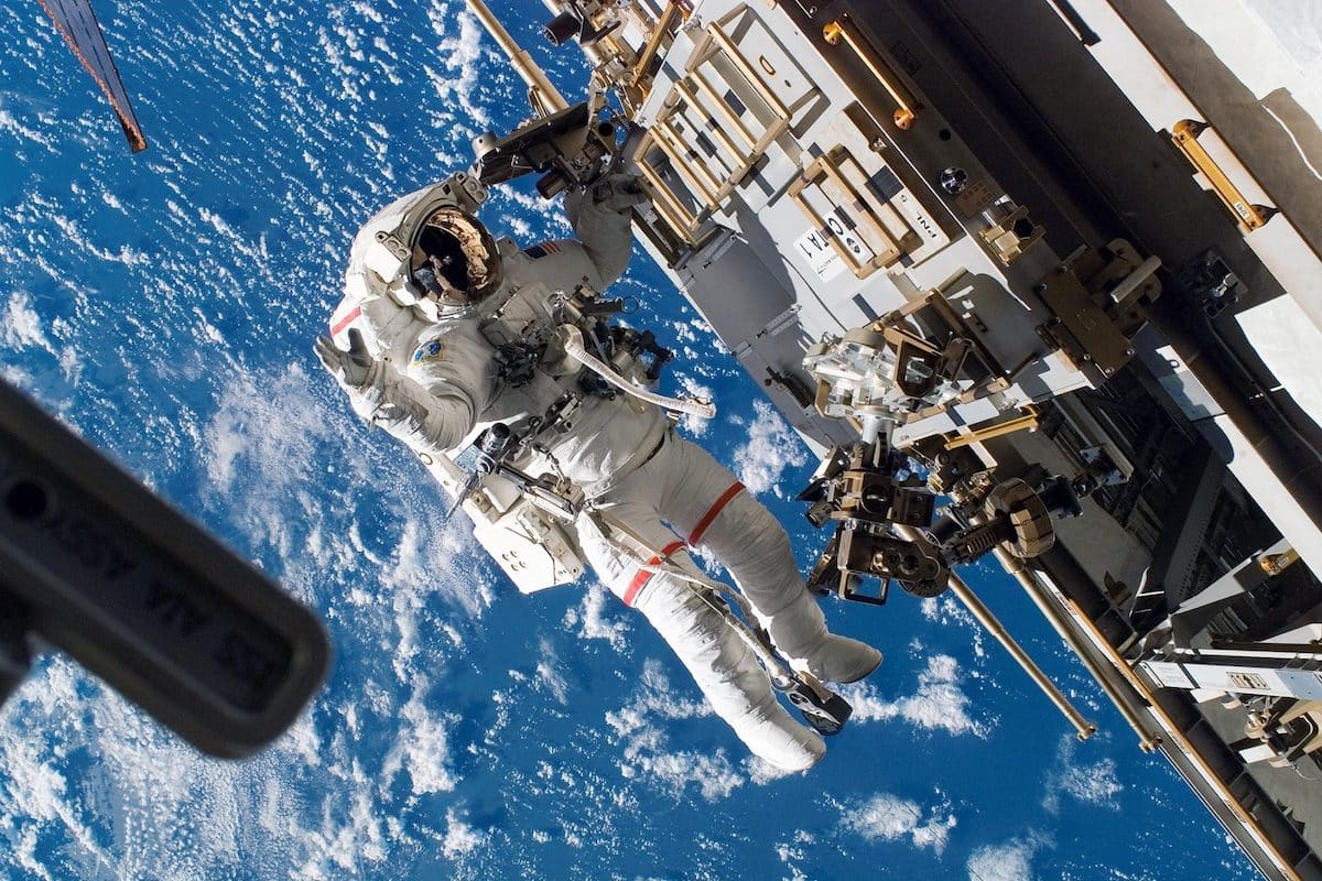 No te pierdas el paseo espacial de los astronautas de la ISS en directo