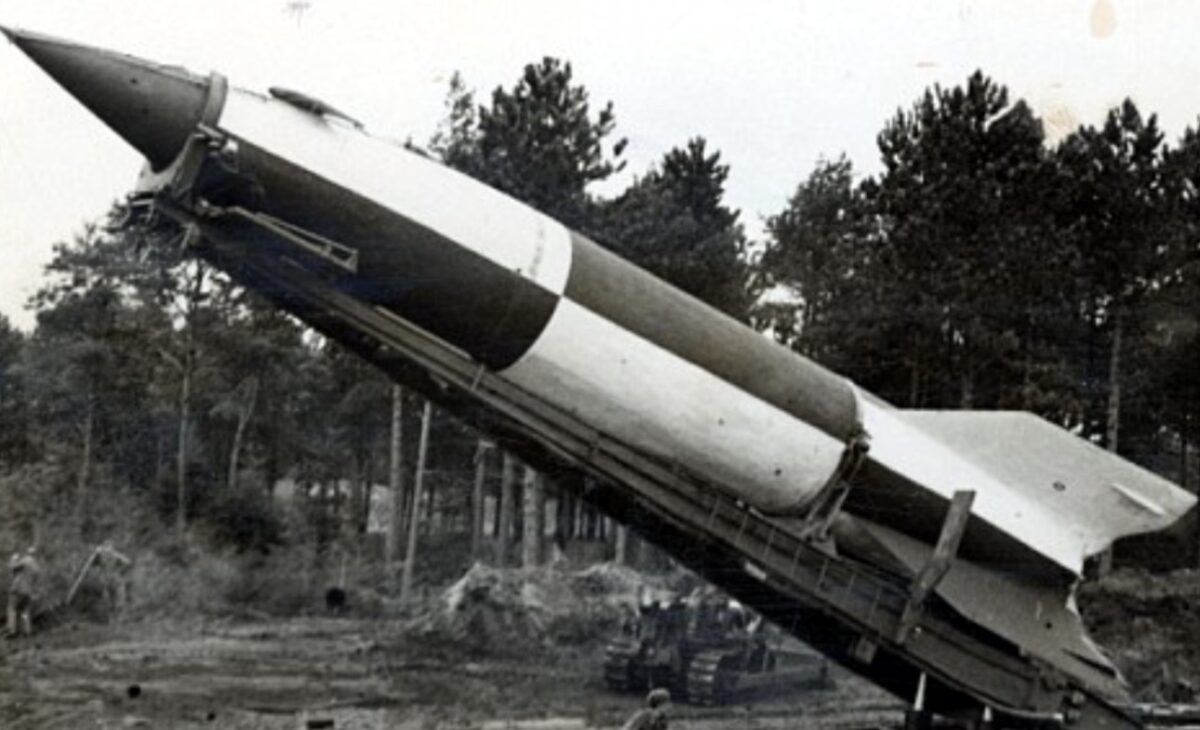 Desenterrados en Inglaterra los restos del misil nazi V2, el primer cohete supersónico