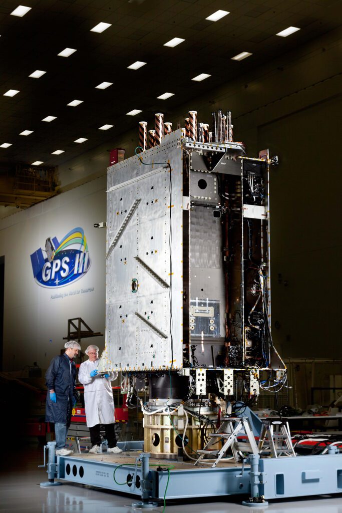 Desarrollando el nuevo sistema GPS III. Créditos de la imagen: Lockheed Martin