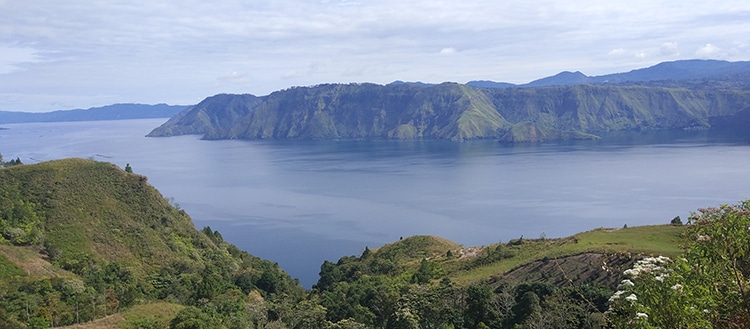 Foto del lago Toba en Sumatra y su isla creada por la acumulación de magma en el depósito de magma del volcán. © UNIGE